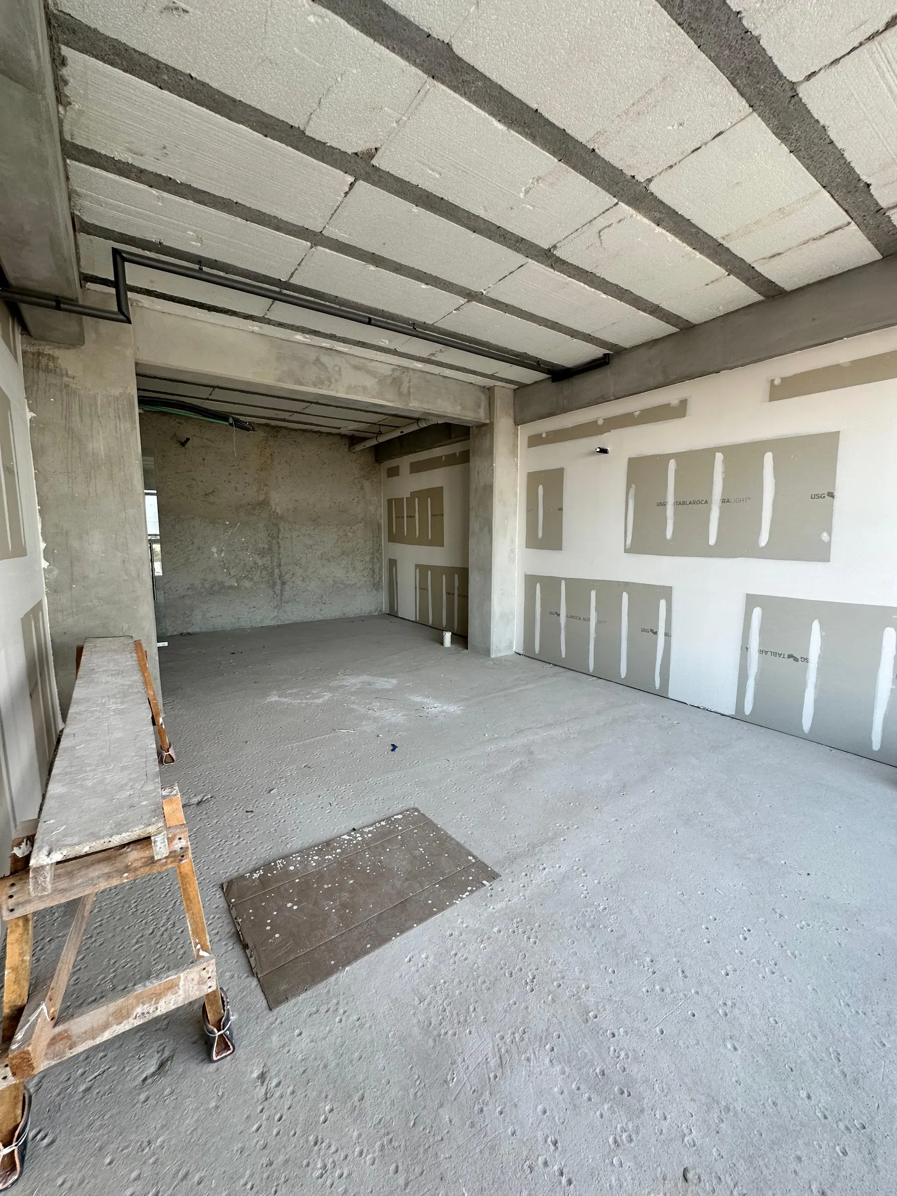 Espacio en obra gris antes del proyecto