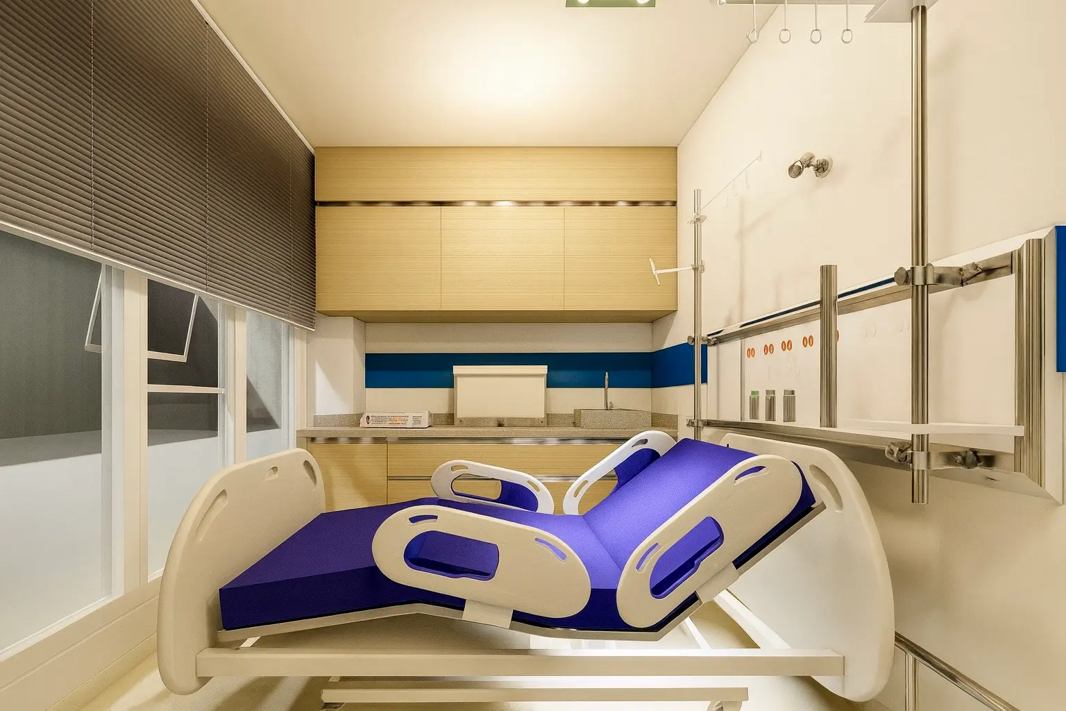 Habitación hospitalaria con cama clínica y mobiliario de madera